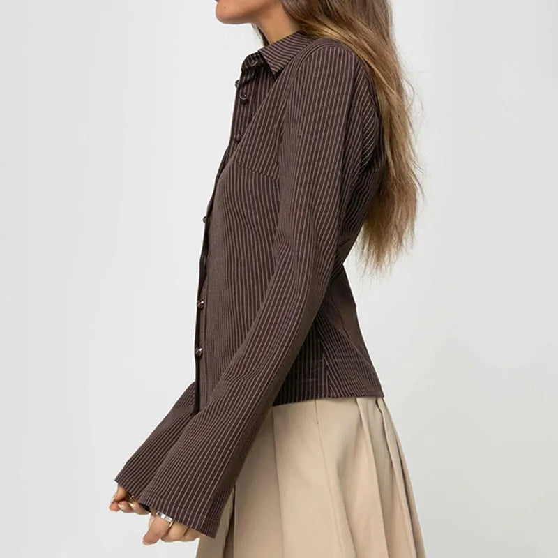 Stilfuld Bluse i Retro Design | Skabt til Klassisk Mode