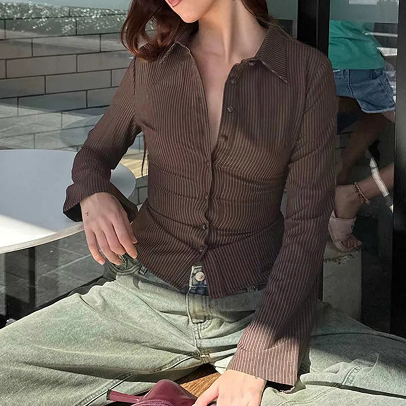 Stilfuld Bluse i Retro Design | Skabt til Klassisk Mode