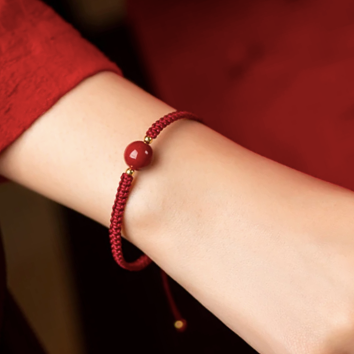 Armbånd med Rød Tråd | Skæbneinspireret Design