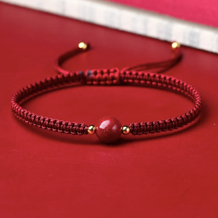 Armbånd med Rød Tråd | Skæbneinspireret Design