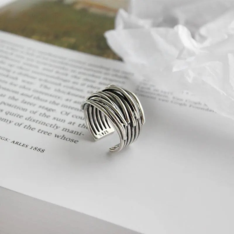 Minimalistisk Lagdelt Ring i Sølv | Fleksibel og Elegant Pasform