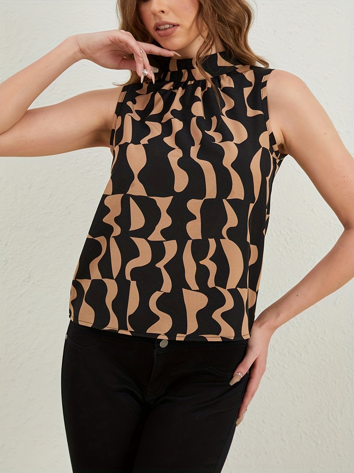 Bluse med Abstrakt Design | Ærmeløst Snit og Sommerstil
