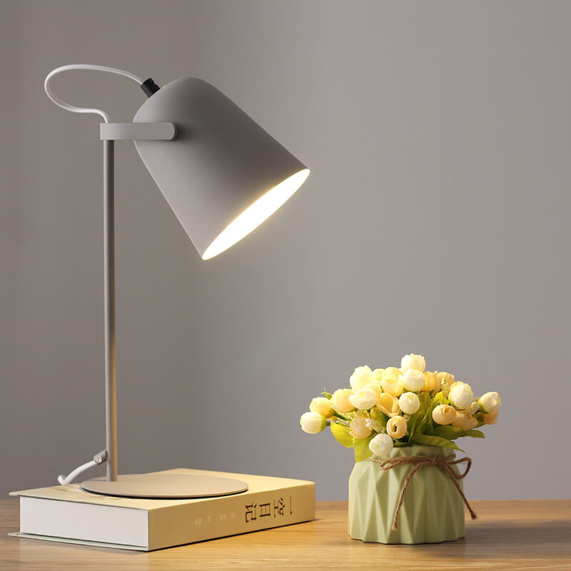 LED-bordlampe med touchfunktion | Skandinavisk design med stativfod