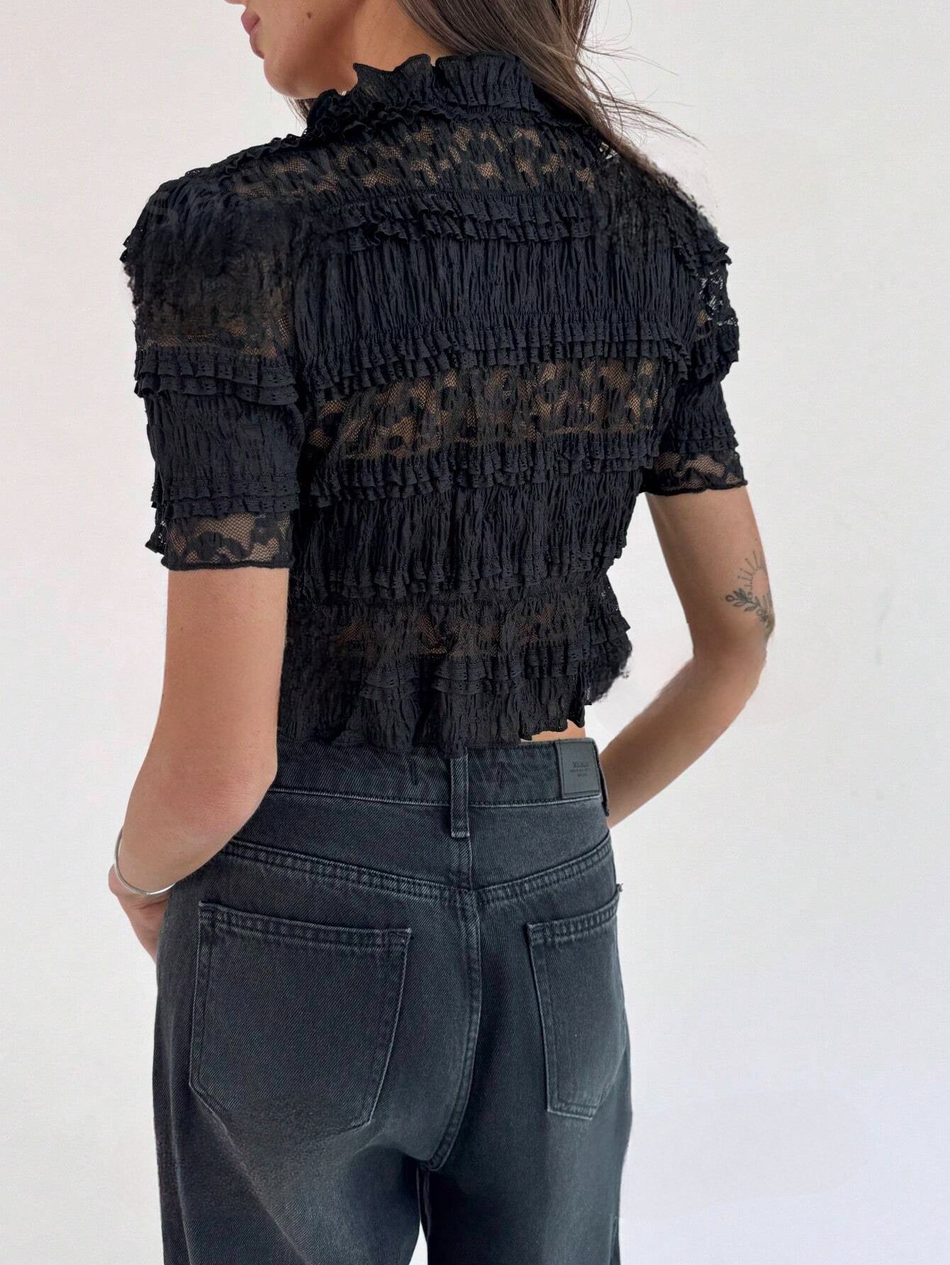 Kort Top med Elegant Blondekant | Mode til Unge Kvinder