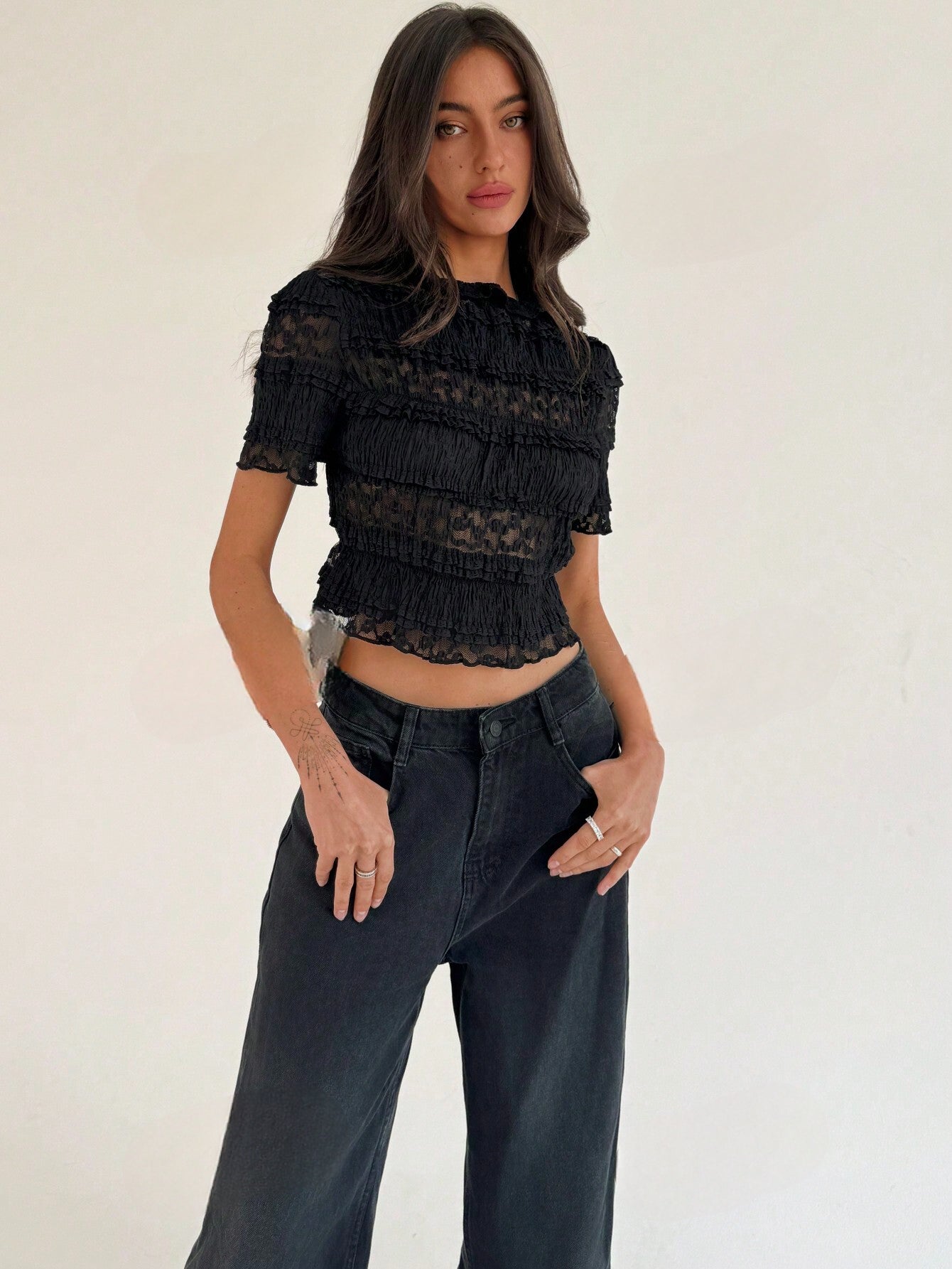 Kort Top med Elegant Blondekant | Mode til Unge Kvinder