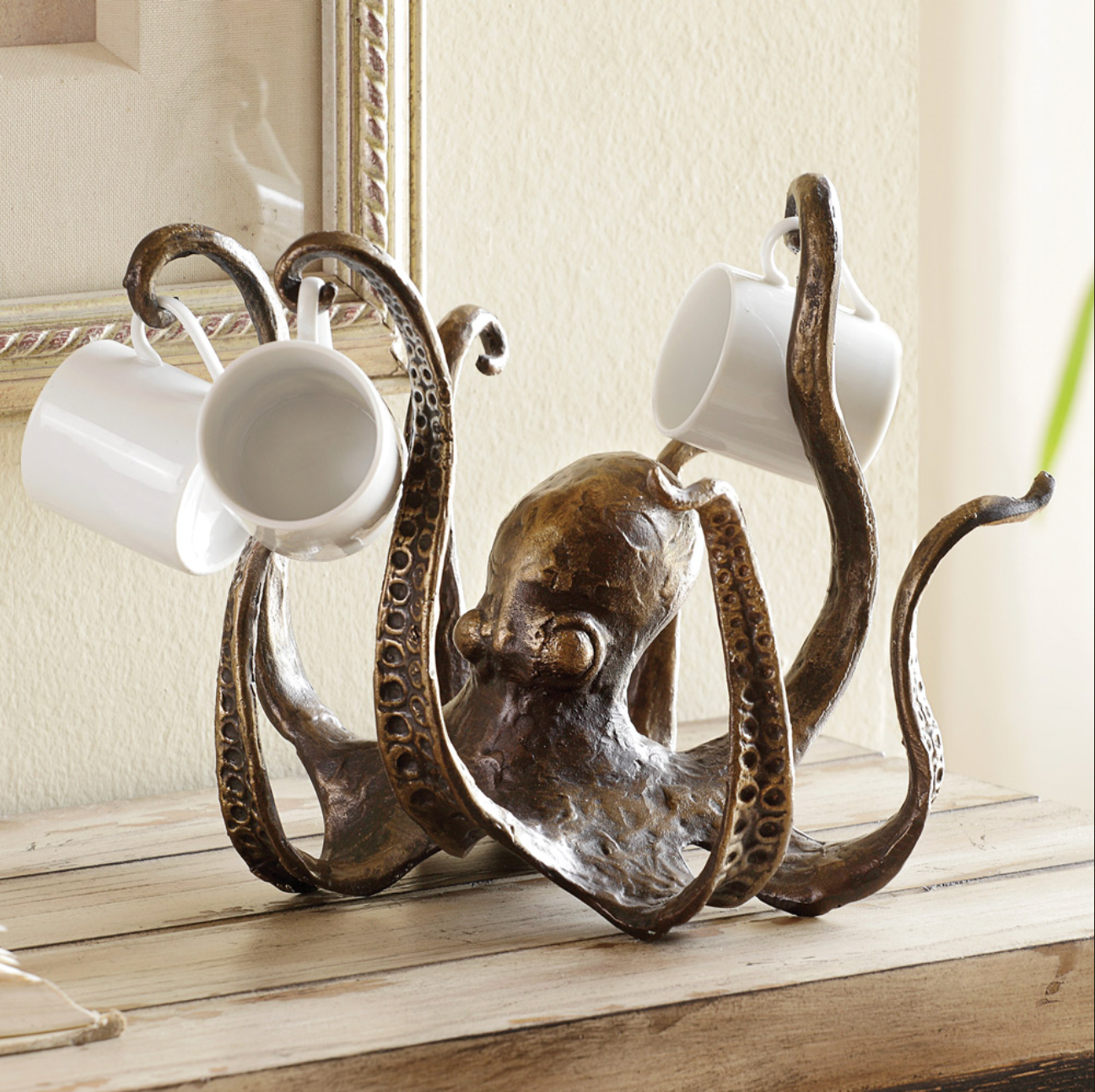 Designer-krog i havstil | Krusholder med tentakel-look