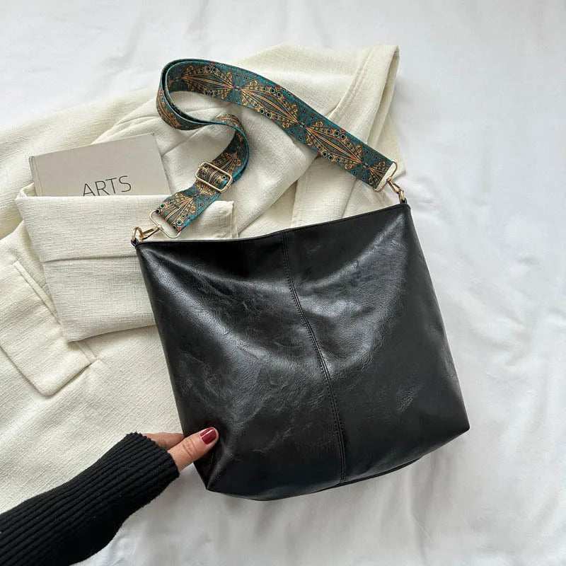 Rummelig Skuldertaske med Mønsterrem | Praktisk og Elegant