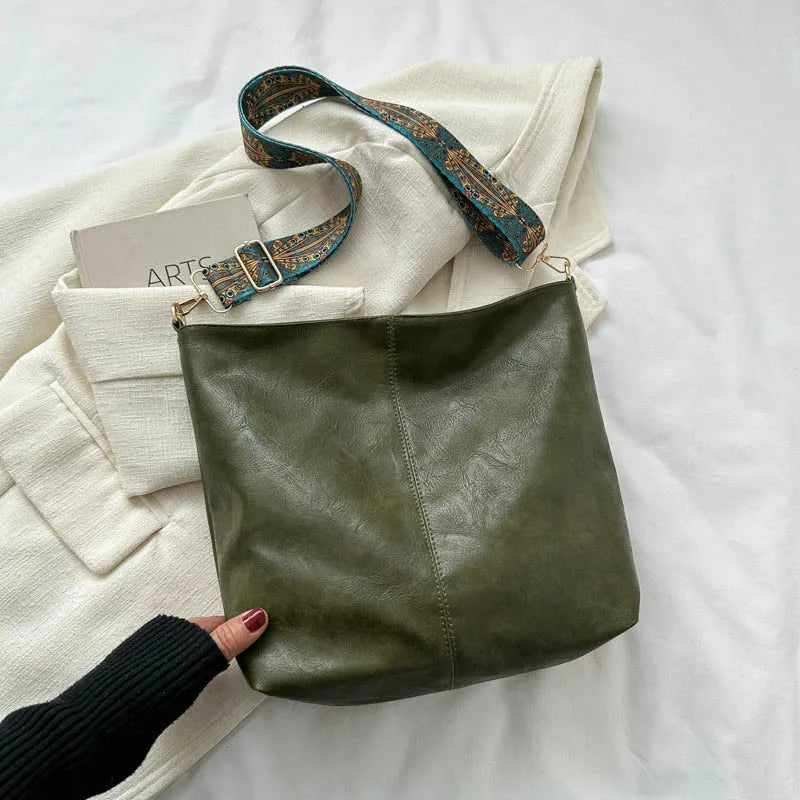 Rummelig Skuldertaske med Mønsterrem | Praktisk og Elegant