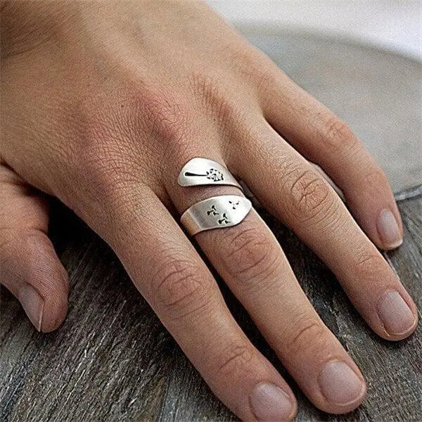 Blomsterinspireret Justerbar Ring | Med Mælkebøttemønster og Sølvlook