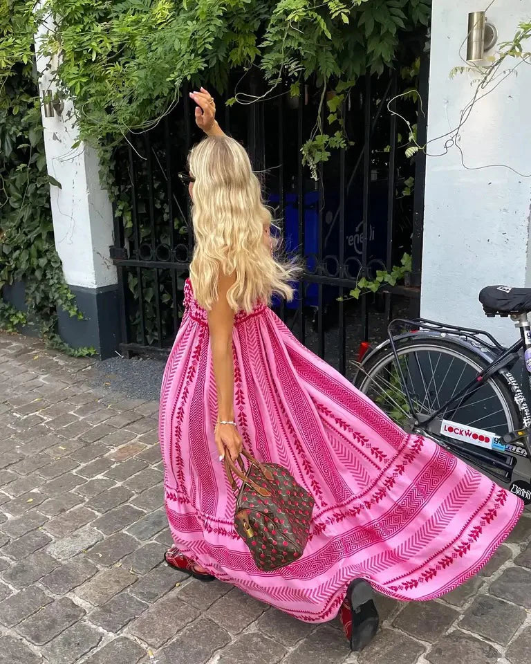 Lang Kjole med Flowy Snit | Tidløs og Feminin Stil