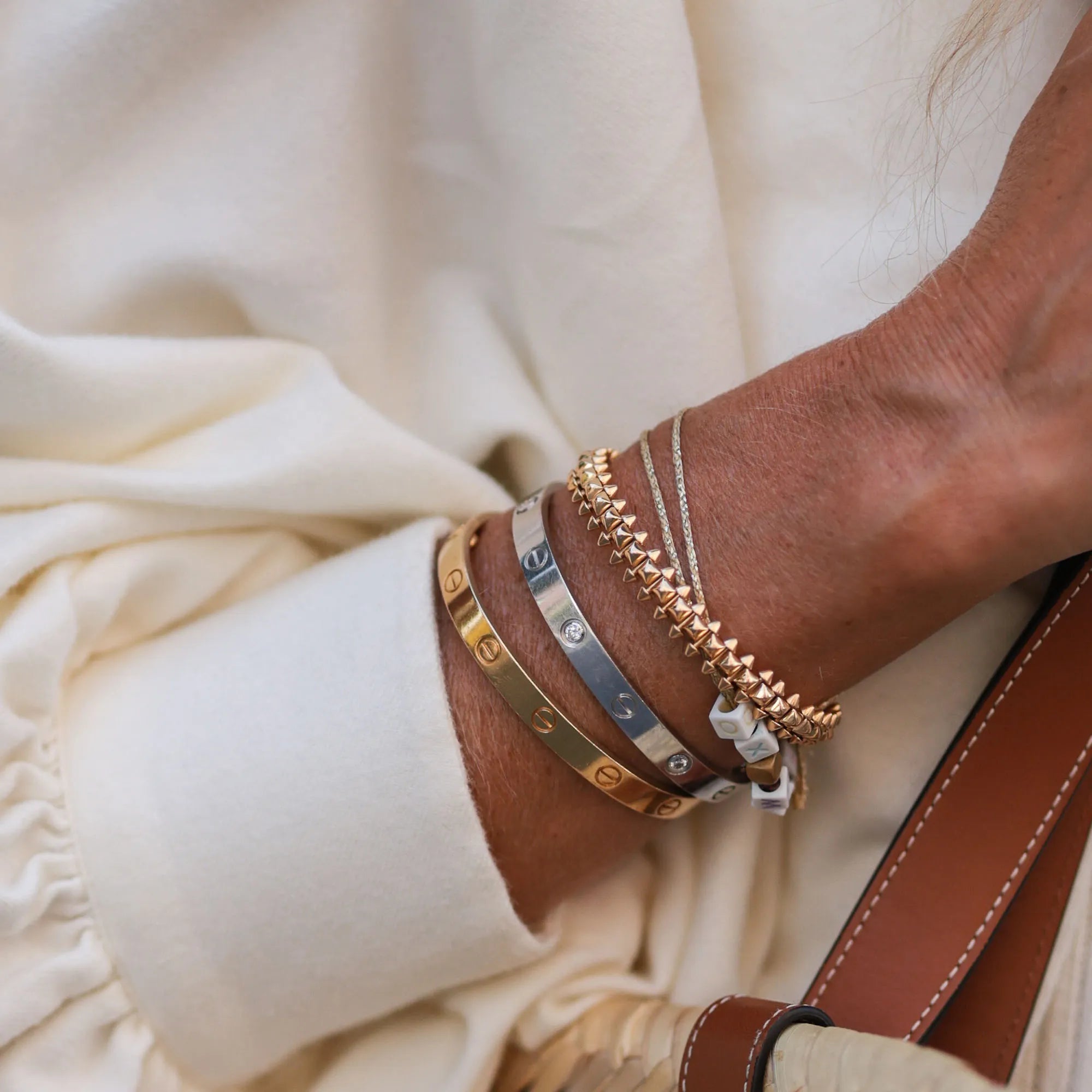 Tracier Armbånd med Skinnende Detaljer | Skab Et Eksklusivt Look